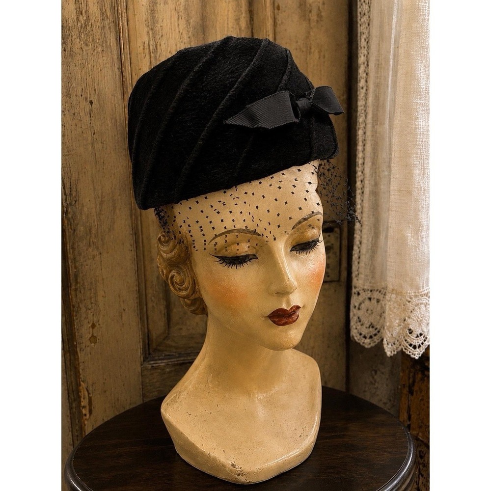 Vintage Black Pillbox Style Hat With A Bow & Birdcage Fascinator Net Veil